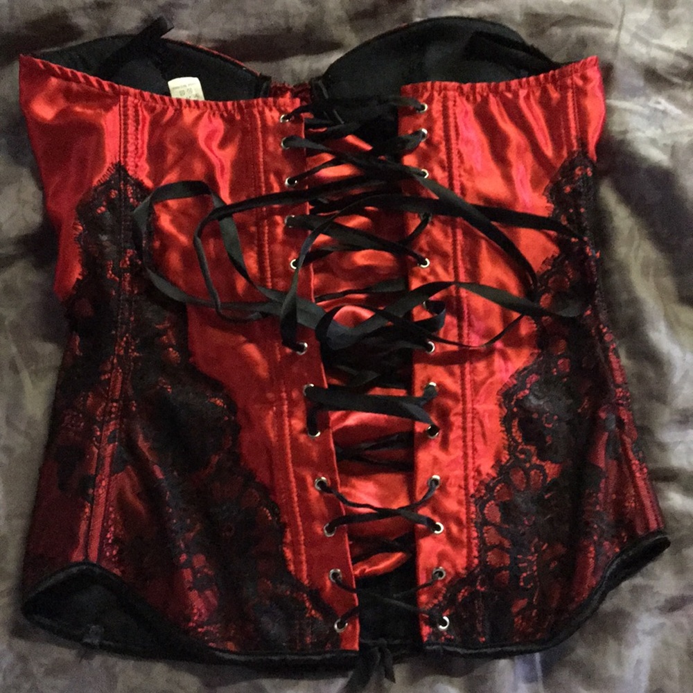 Corset - Picture 2 of 2